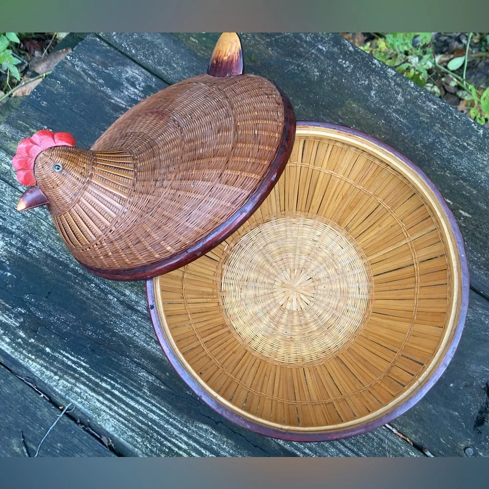 Vintage Shanghai Handicrafts Chicken Hen Wicker Woven Basket!